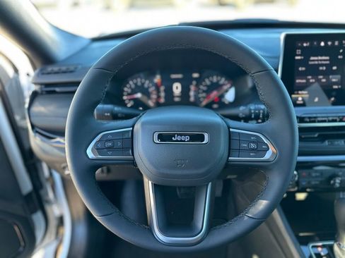 New 2026 Jeep Compass Latitude image 28