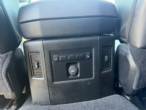 Used 2015 RAM 2500 Laramie w/ Black Appearance Group AWD/4WD image 20