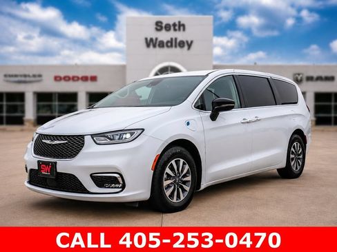 Used 2024 Chrysler Pacifica Limited FWD image 64