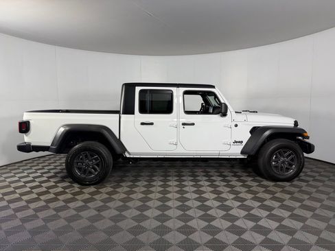 Certified 2025 Jeep Gladiator Sport image 6