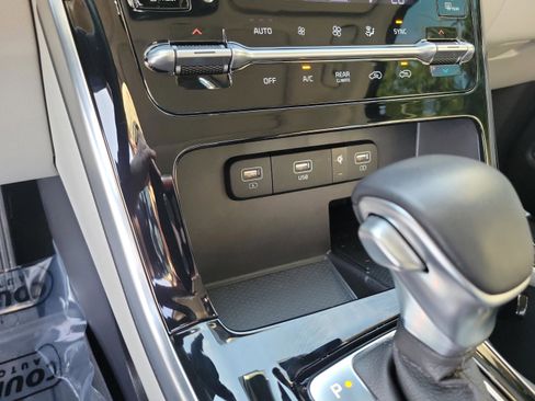 Used 2024 Kia Carnival SX Prestige FWD image 20