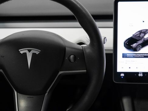 Used 2021 Tesla Model Y Long Range image 25