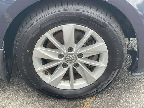 Used 2017 Volkswagen Golf S FWD image 2