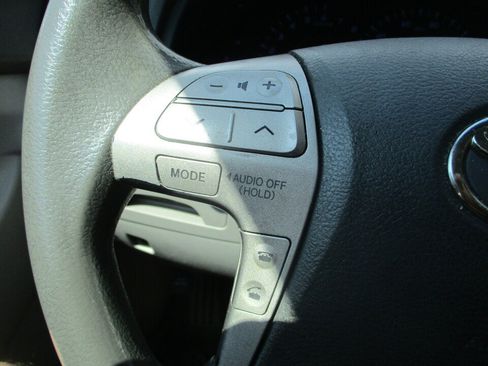 Used 2010 Toyota Camry LE FWD image 31