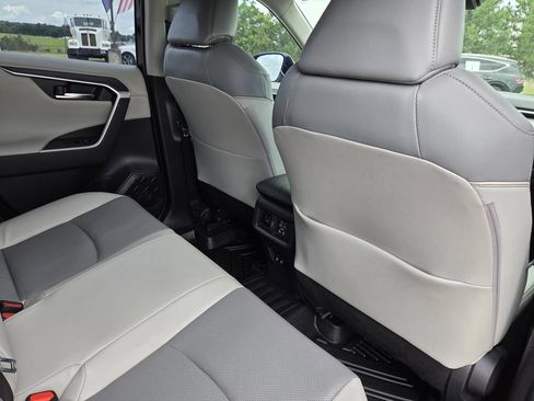 Used 2019 Toyota RAV4 Limited AWD/4WD image 29