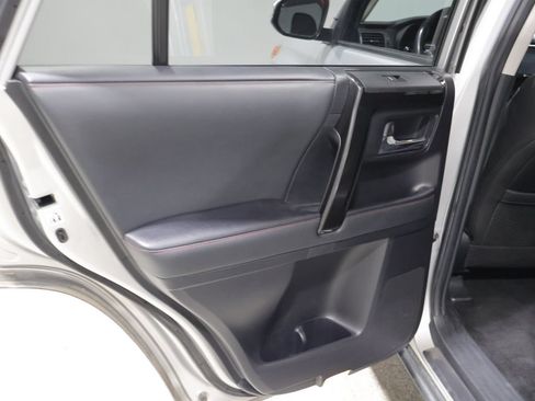 Used 2020 Toyota 4Runner TRD Off-Road Premium w/ Moonroof Package AWD/4WD image 18
