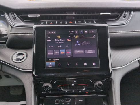 Used 2025 Jeep Grand Cherokee Laredo w/ Luxury Tech Group I image 20