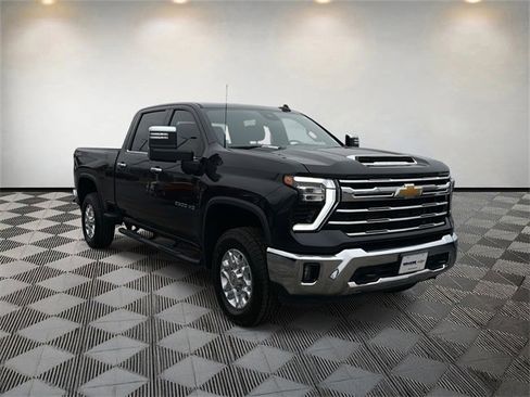 Used 2024 Chevrolet Silverado 2500 LTZ image 3