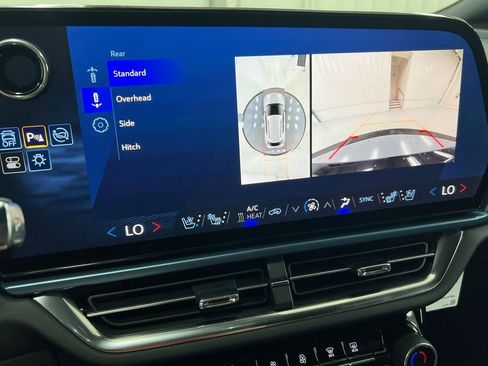 Used 2024 Chevrolet Equinox EV LT FWD image 15