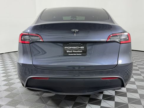 Used 2021 Tesla Model Y Standard Range image 10
