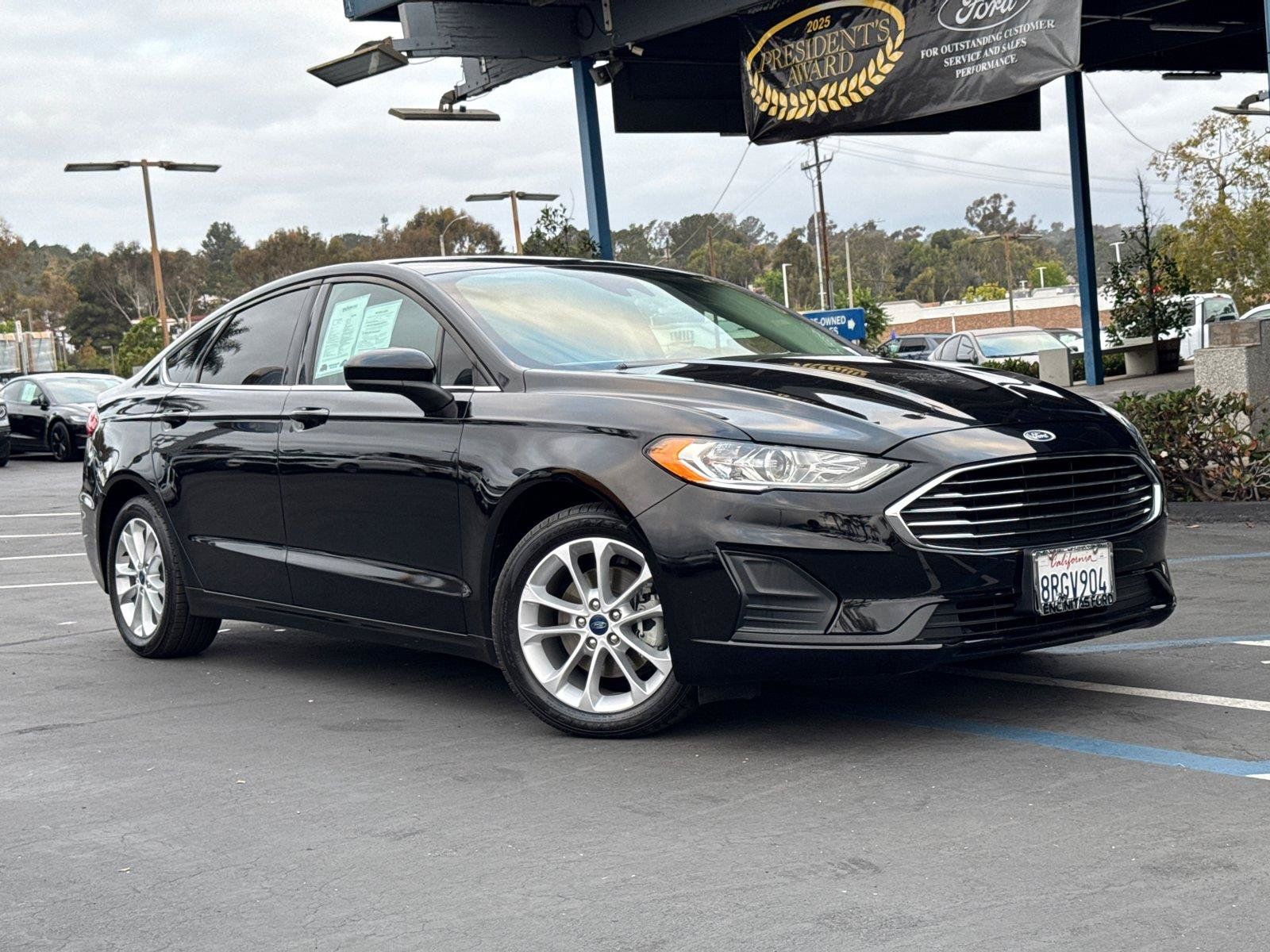 Used 2020 Ford Fusion SE FWD image 2