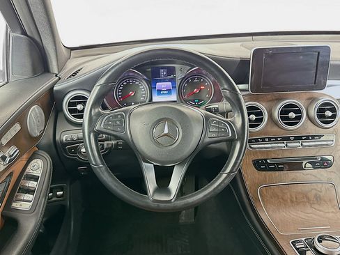Used 2019 Mercedes-Benz GLC 350e 4MATIC image 17