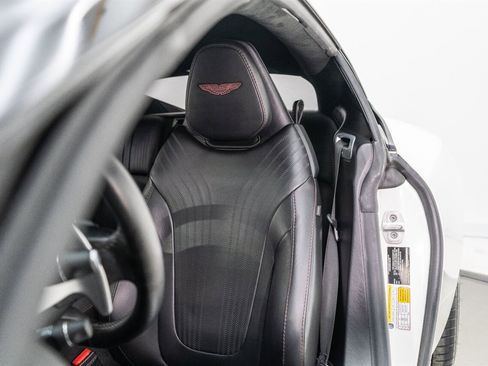 Used 2018 Aston Martin DB11 V12 image 31
