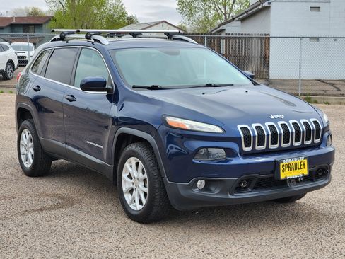 Used 2018 Jeep Cherokee Latitude Plus w/ Trailer Tow Group AWD/4WD image 5