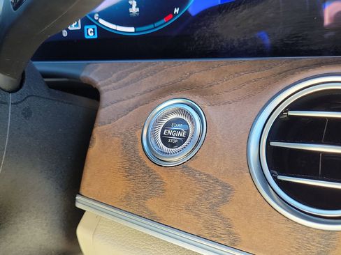 Used 2022 Mercedes-Benz E 350 Sedan image 18