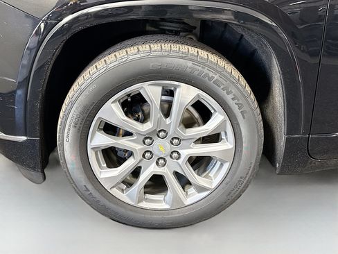 Used 2018 Chevrolet Traverse Premier w/ Driver Confidence II Package FWD image 38
