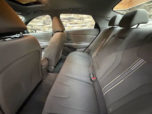 Used 2022 Hyundai Elantra SEL w/ Convenience + Premium Package image 28