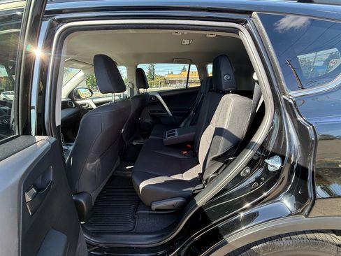 Used 2017 Toyota RAV4 LE image 7