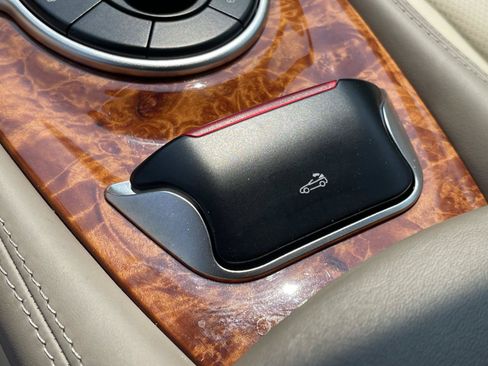 Used 2005 Mercedes-Benz SL 600 image 28
