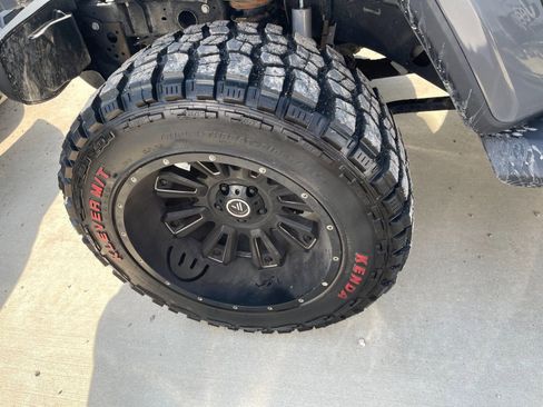 Used 2019 Jeep Wrangler Unlimited Sahara image 6