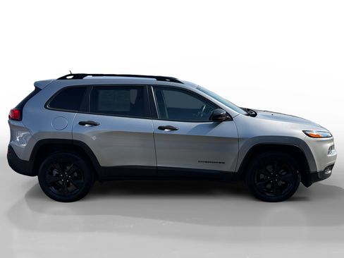 Used 2016 Jeep Cherokee Sport FWD image 6