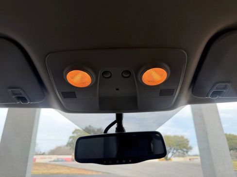 Used 2010 GMC Acadia SLE image 17