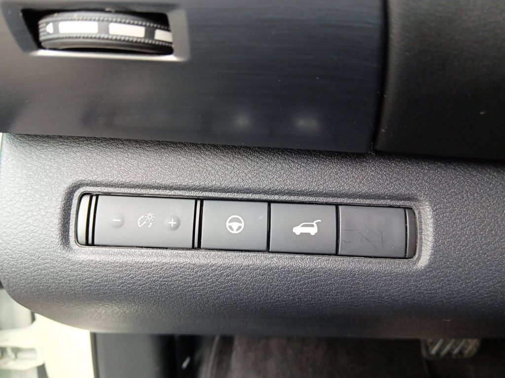 Used 2023 Nissan Pathfinder SL AWD/4WD image 27