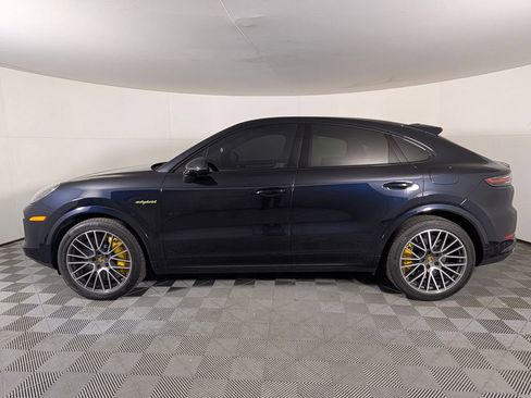 Certified 2020 Porsche Cayenne Turbo S AWD/4WD image 2