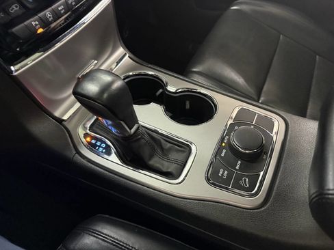 Used 2020 Jeep Grand Cherokee Limited w/ Luxury Group II image 29