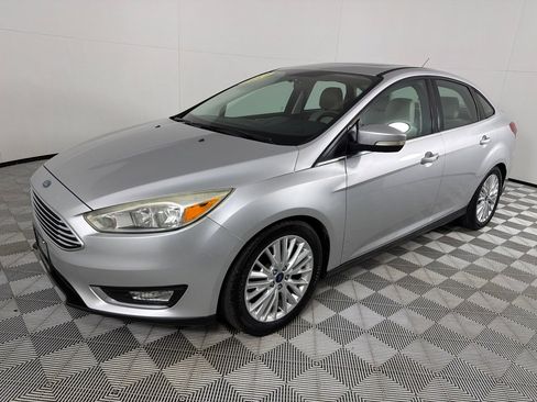 Used 2017 Ford Focus Titanium FWD image 8