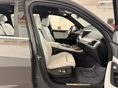 Used 2025 BMW X7 xDrive40i w/ Executive Package AWD/4WD image 56