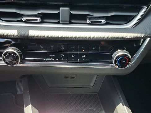 Used 2025 Chevrolet Equinox LT FWD image 11