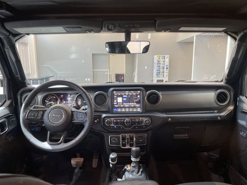 Used 2023 Jeep Wrangler Unlimited w/ Sun & Screen Package AWD/4WD image 40