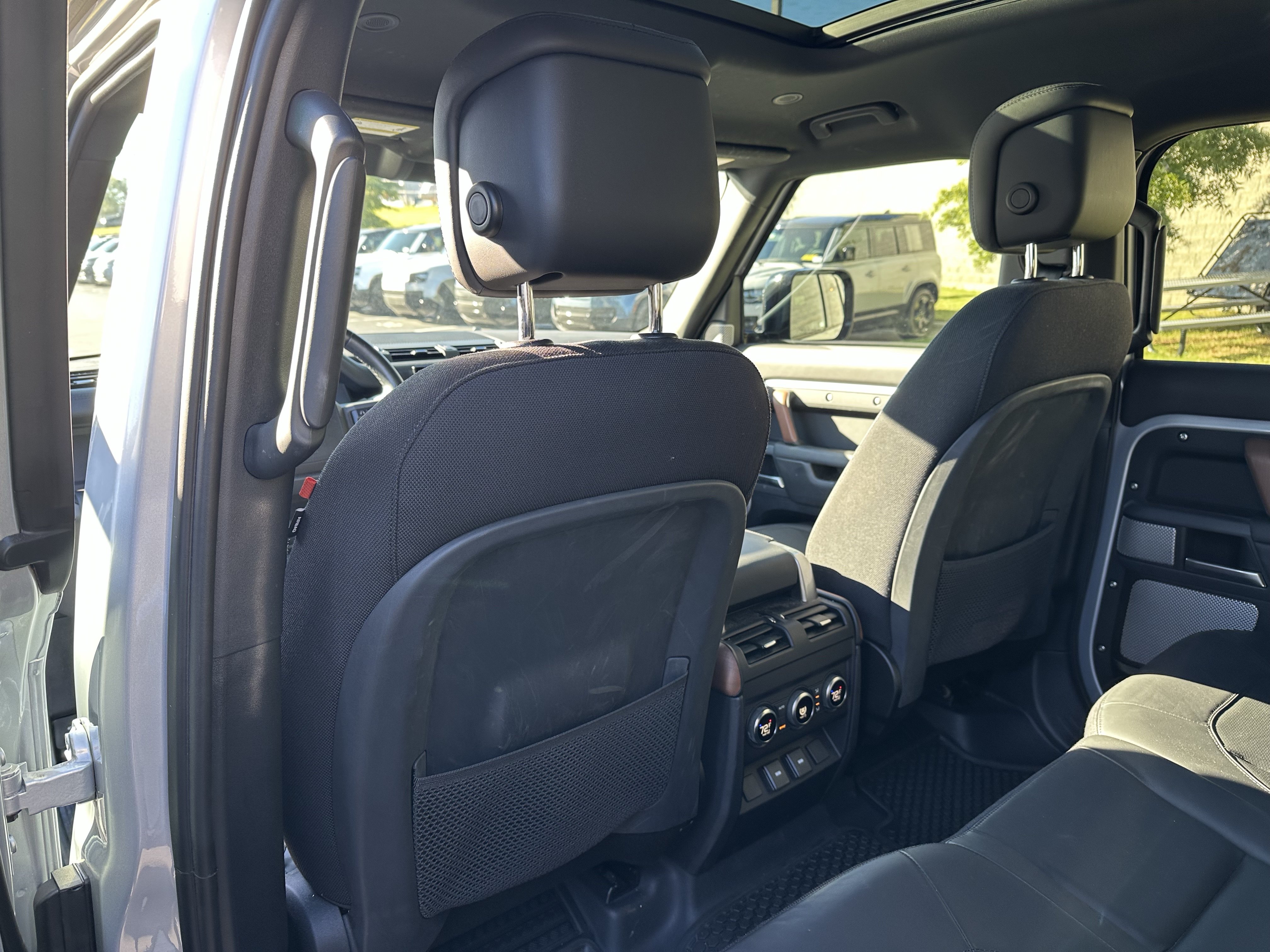 Used 2024 Land Rover Defender 130 X AWD/4WD image 33