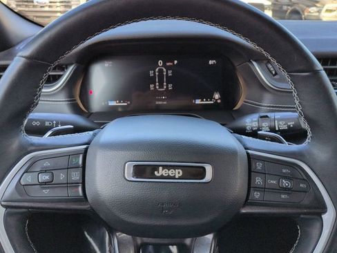 Used 2022 Jeep Grand Cherokee L Laredo image 27