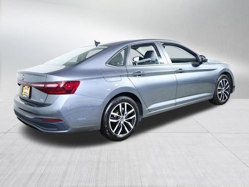 Used 2025 Volkswagen Jetta SE FWD image 7
