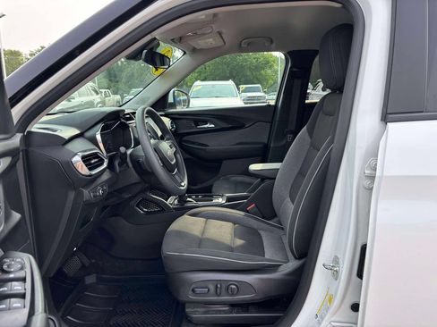Used 2023 Chevrolet TrailBlazer LT FWD image 3