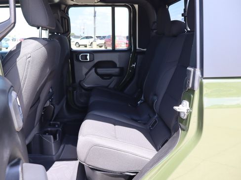 Used 2022 Jeep Gladiator Sport AWD/4WD image 10