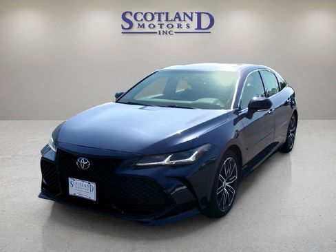 Used 2020 Toyota Avalon Touring w/ All Weather Liner Package FWD image 2