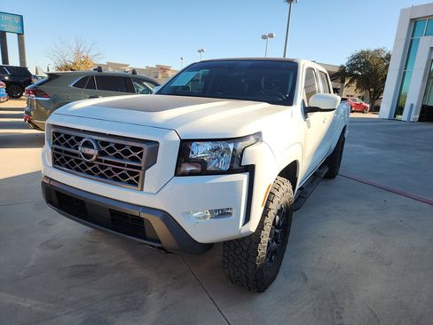 Used 2022 Nissan Frontier SV w/ Technology Package image 3