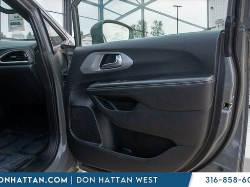 Used 2021 Chrysler Pacifica Touring w/ S Appearance Package FWD image 24