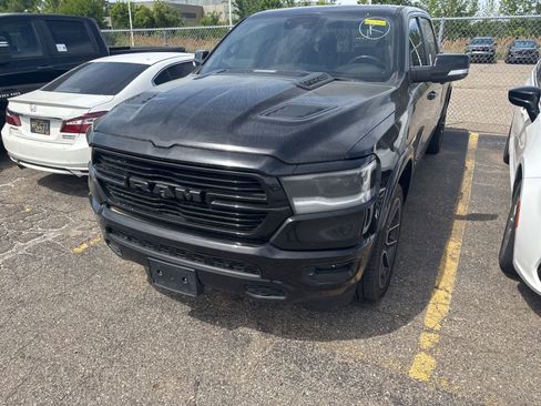 Used 2019 RAM 1500 Laramie AWD/4WD image 1