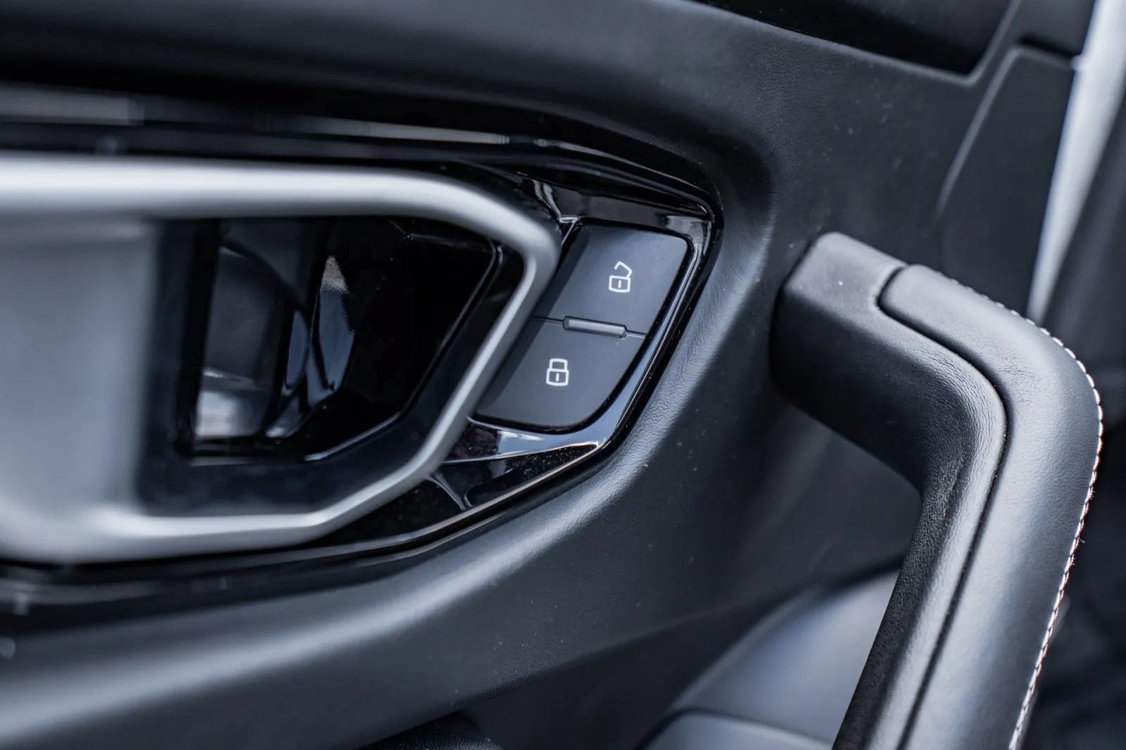 Used 2021 Lamborghini Urus AWD/4WD image 23