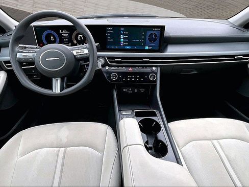 Used 2025 Hyundai Sonata SEL FWD image 13