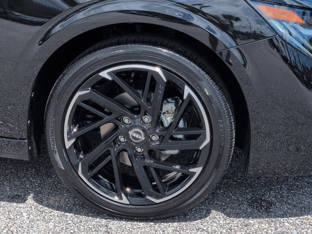 Certified 2027 Nissan Sentra SR w/ Floor Mat Package FWD image 11