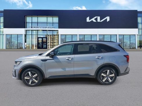 Used 2022 Kia Sorento EX w/ Panoramic Sunroof Package FWD image 4