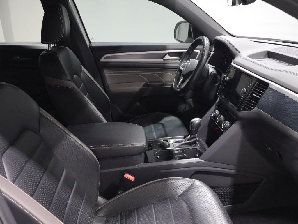 Used 2022 Volkswagen Atlas Cross Sport SEL R-Line AWD/4WD image 16