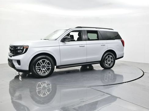 Certified 2025 Ford Expedition Active RWD image 5