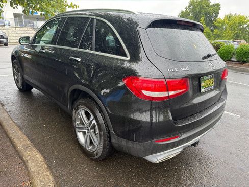Used 2019 Mercedes-Benz GLC 300 4MATIC image 6