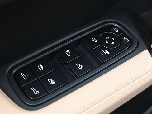 Certified 2026 Porsche Cayenne AWD/4WD image 18